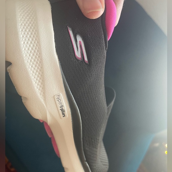 Excellent condition Skechers black slip on stretch sneakers size 8 - Picture 7 of 12